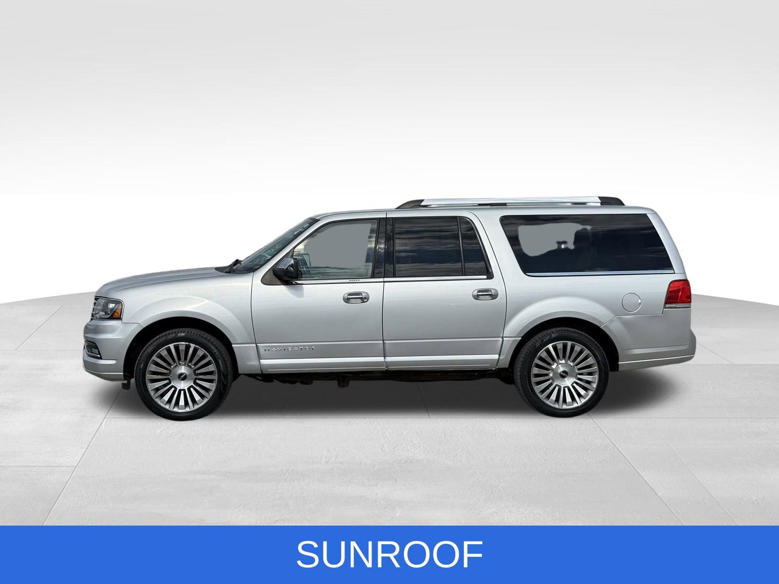 Used 2015 Lincoln Navigator L 4WD w/ Equipment Group 101A Reserve image 12