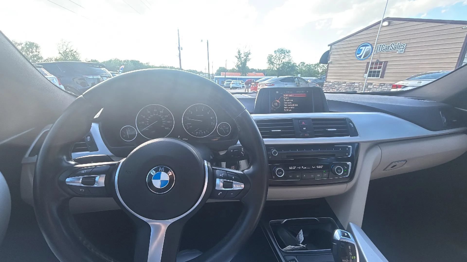 Used 2017 BMW 320i xDrive Sedan AWD/4WD image 17