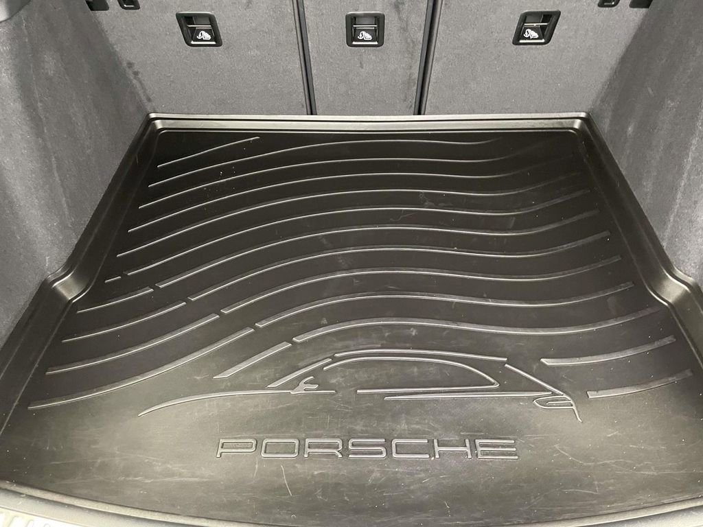 Certified 2025 Porsche Macan image 20