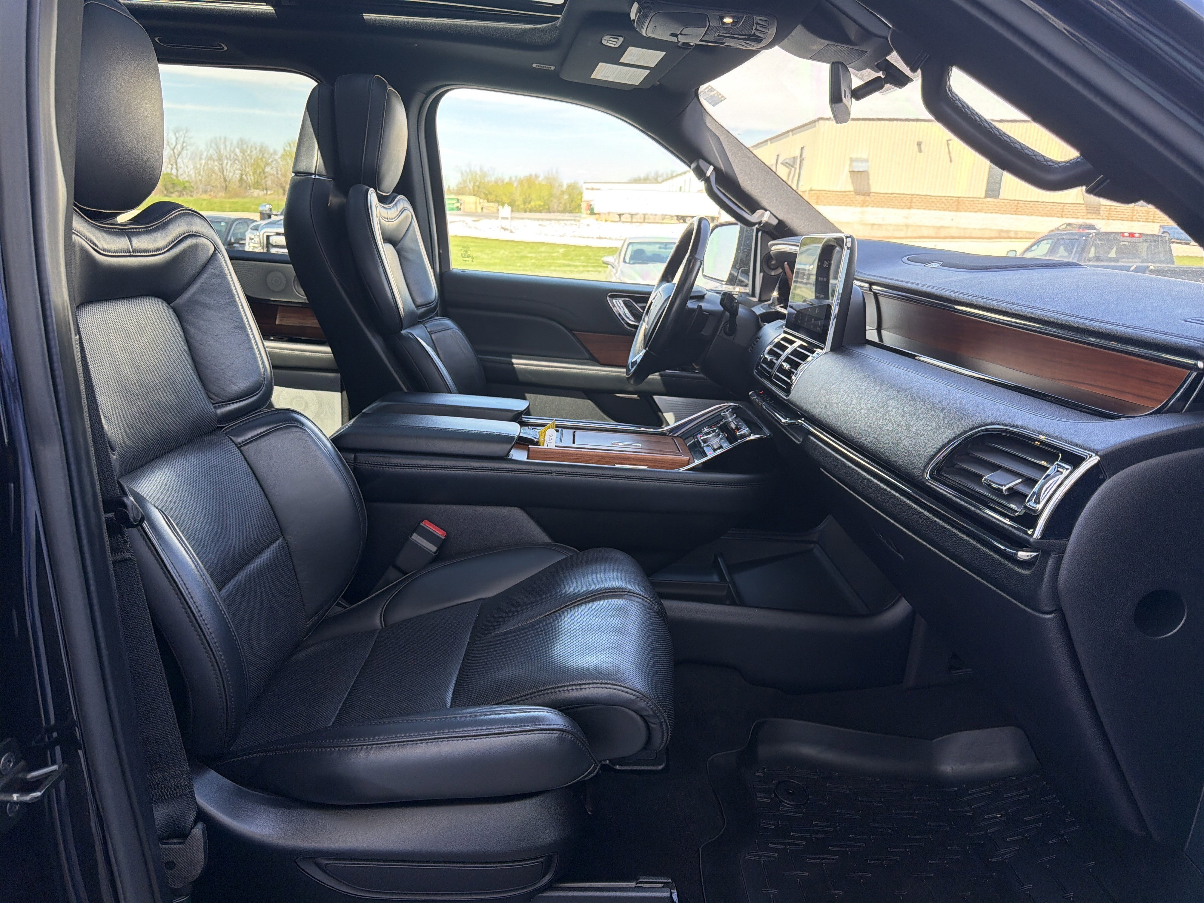 Used 2019 Lincoln Navigator Reserve AWD/4WD image 11