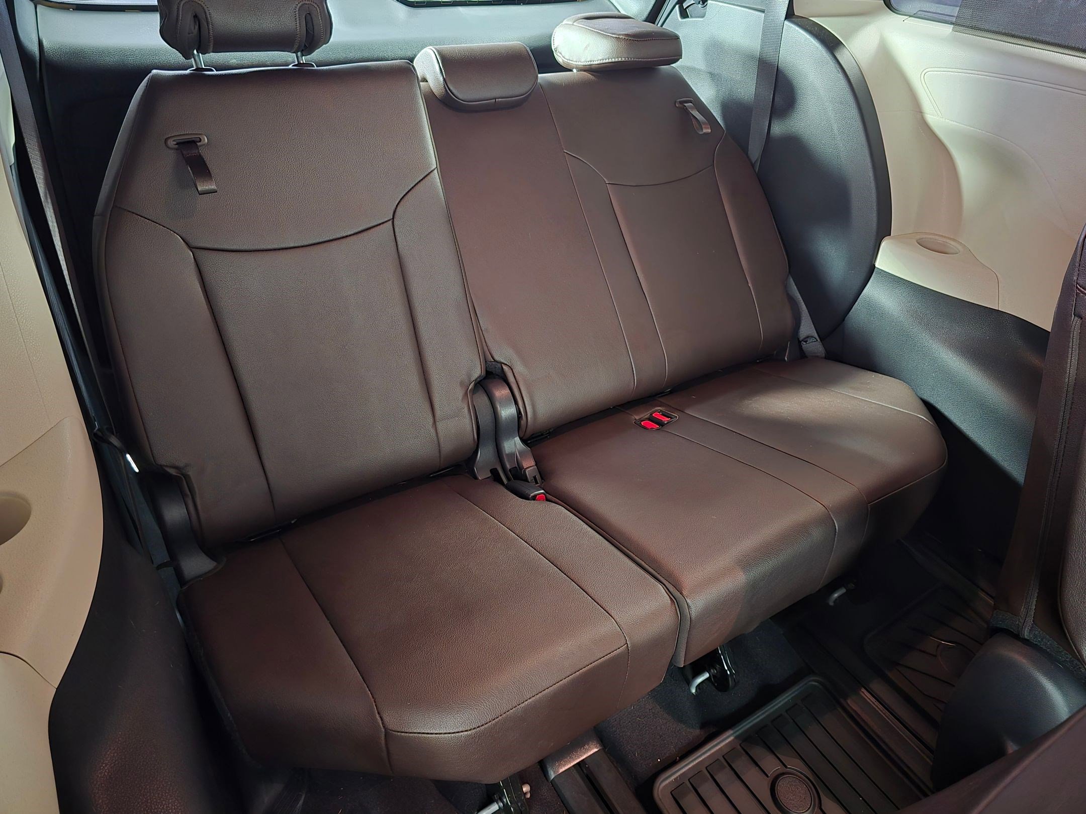 Used 2024 Toyota Sienna Platinum image 30