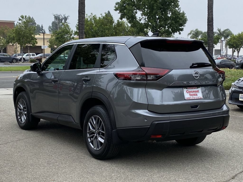 Used 2025 Nissan Rogue S FWD image 40