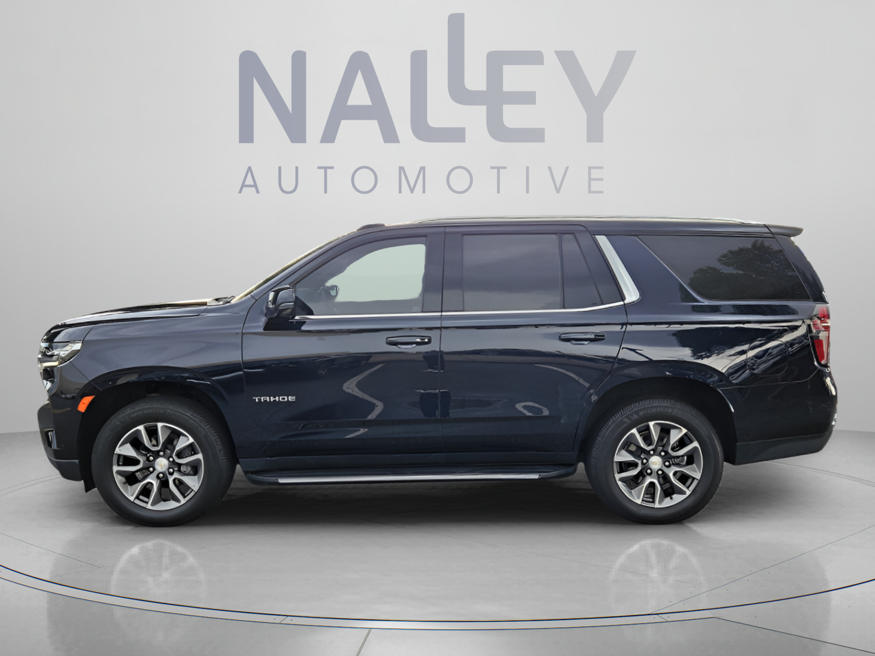 Used 2022 Chevrolet Tahoe LT w/ LT Signature Package RWD image 2