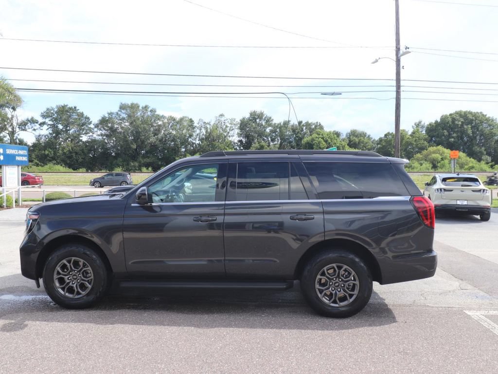 Used 2025 Ford Expedition Active RWD image 8