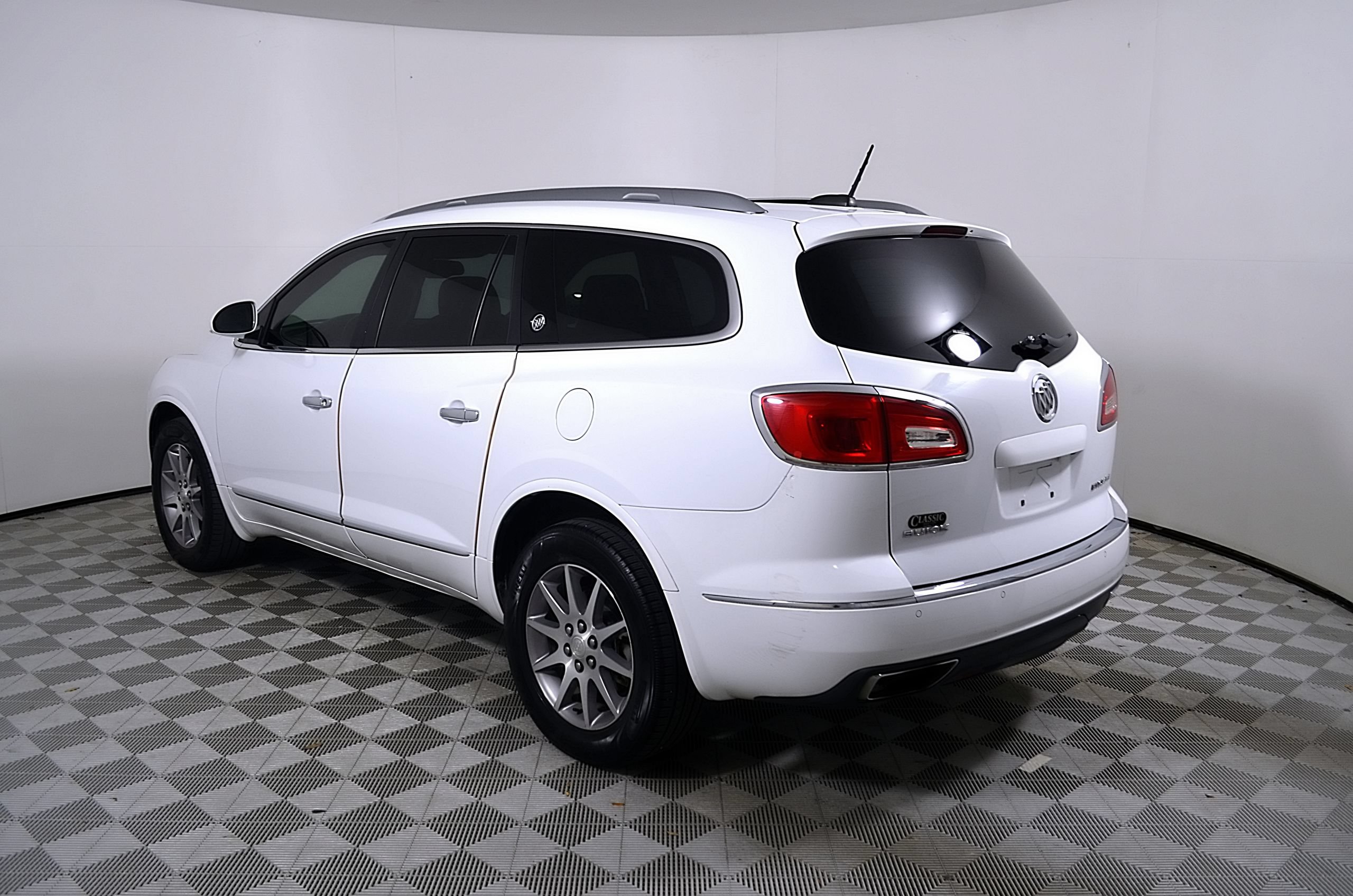 Used 2017 Buick Enclave Leather FWD image 10