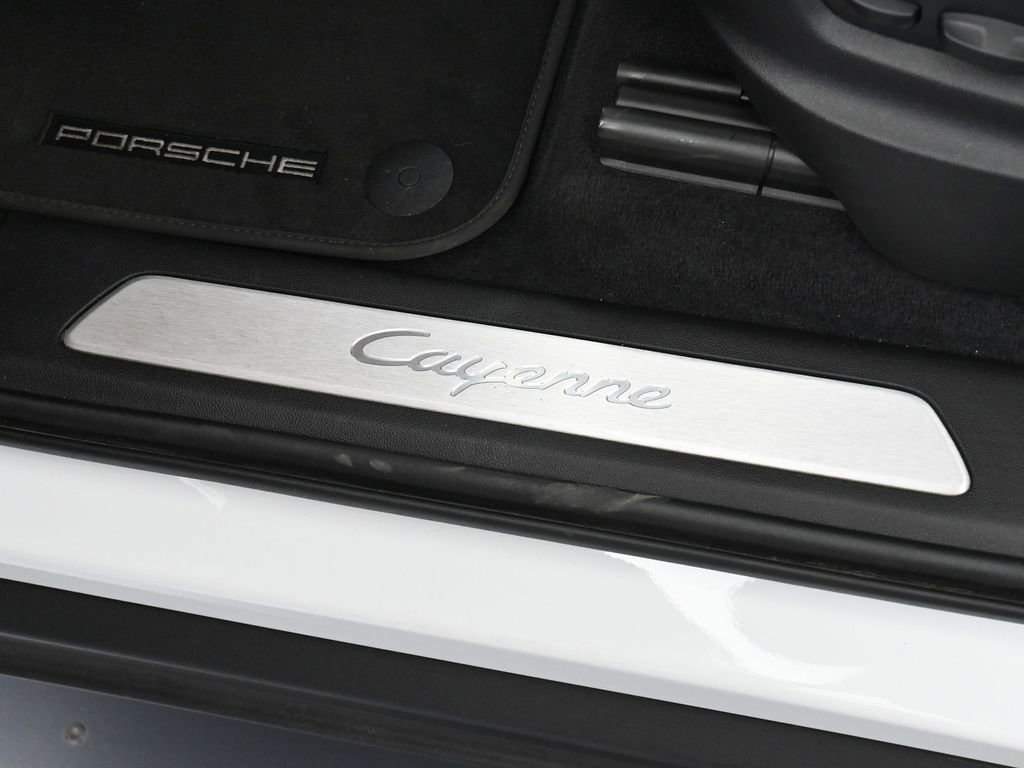 Certified 2022 Porsche Cayenne E-Hybrid Coupe AWD/4WD image 16