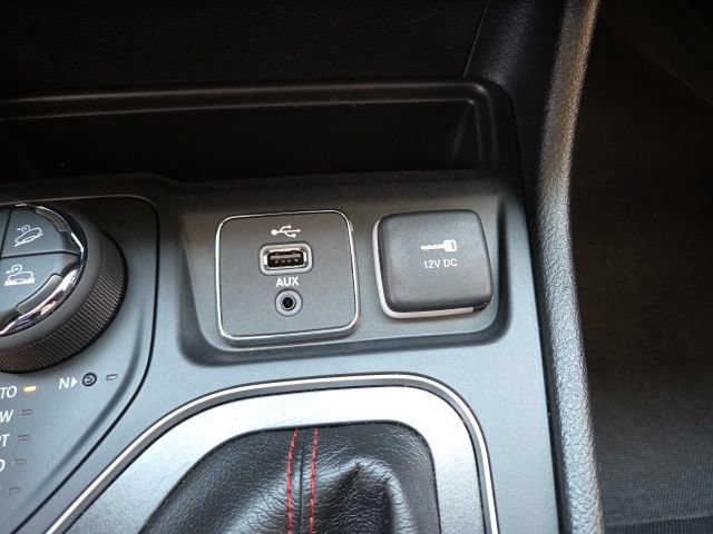 Used 2019 Jeep Cherokee Trailhawk AWD/4WD image 65