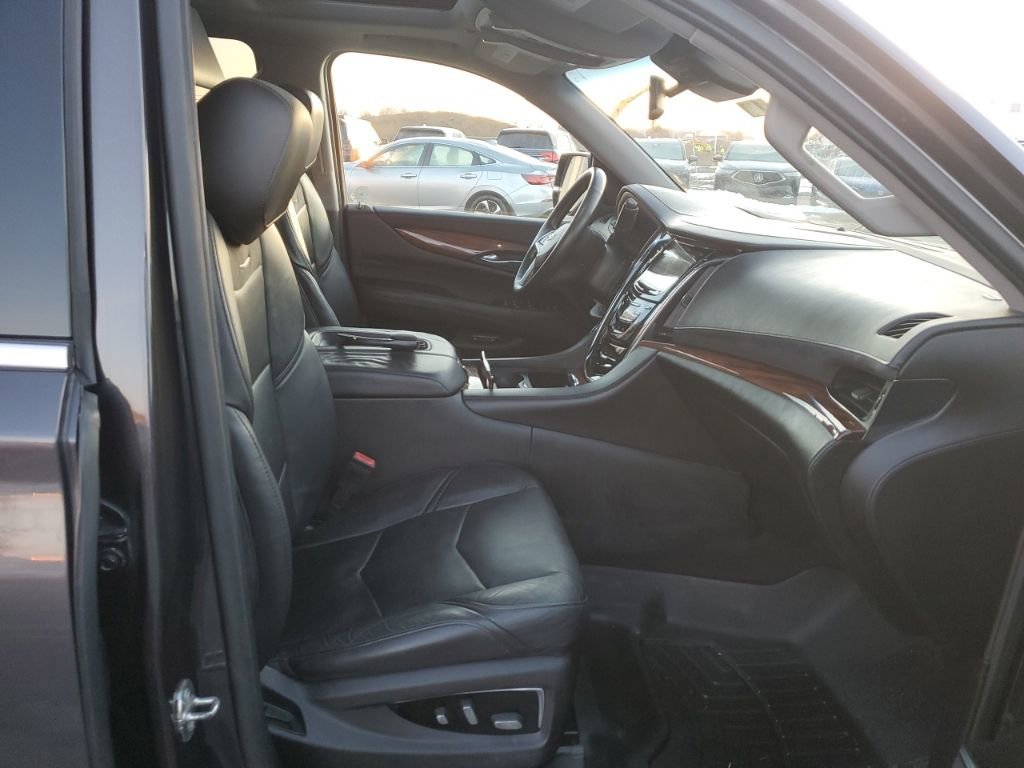 Used 2016 Cadillac Escalade ESV Premium image 35