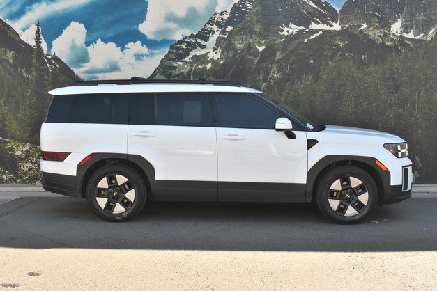 Used 2025 Hyundai Santa Fe SEL image 2