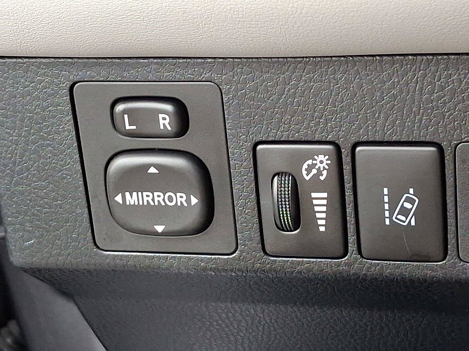 Used 2018 Toyota RAV4 Limited AWD/4WD image 26
