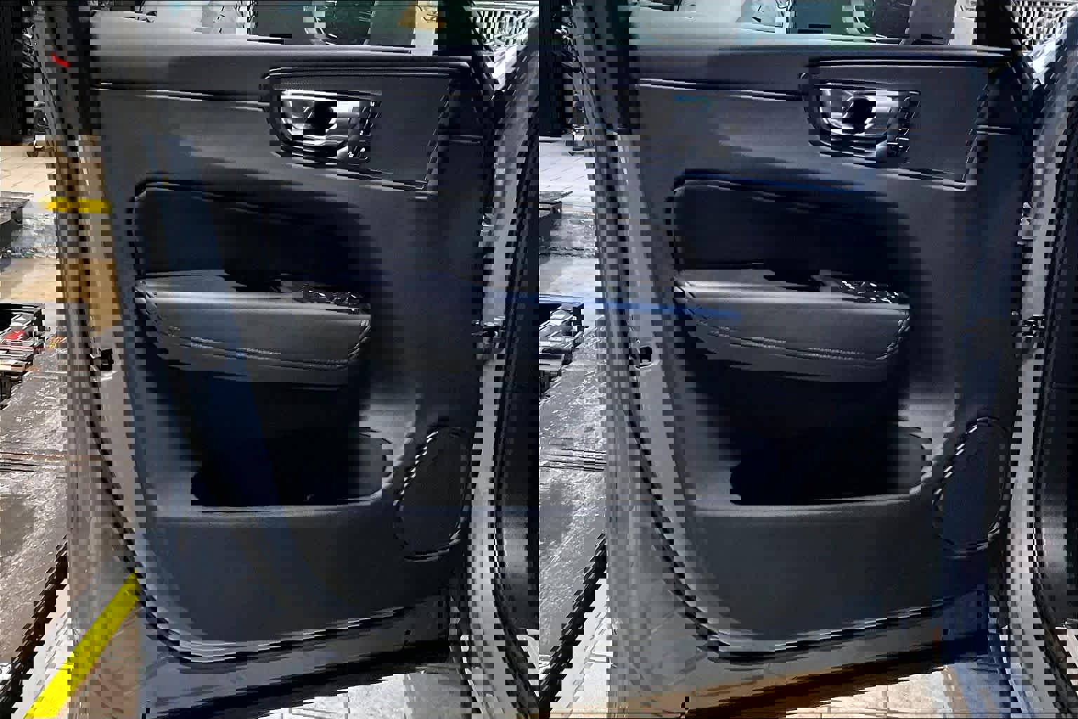 Used 2023 Volvo XC60 B5 Plus w/ Climate Package image 21