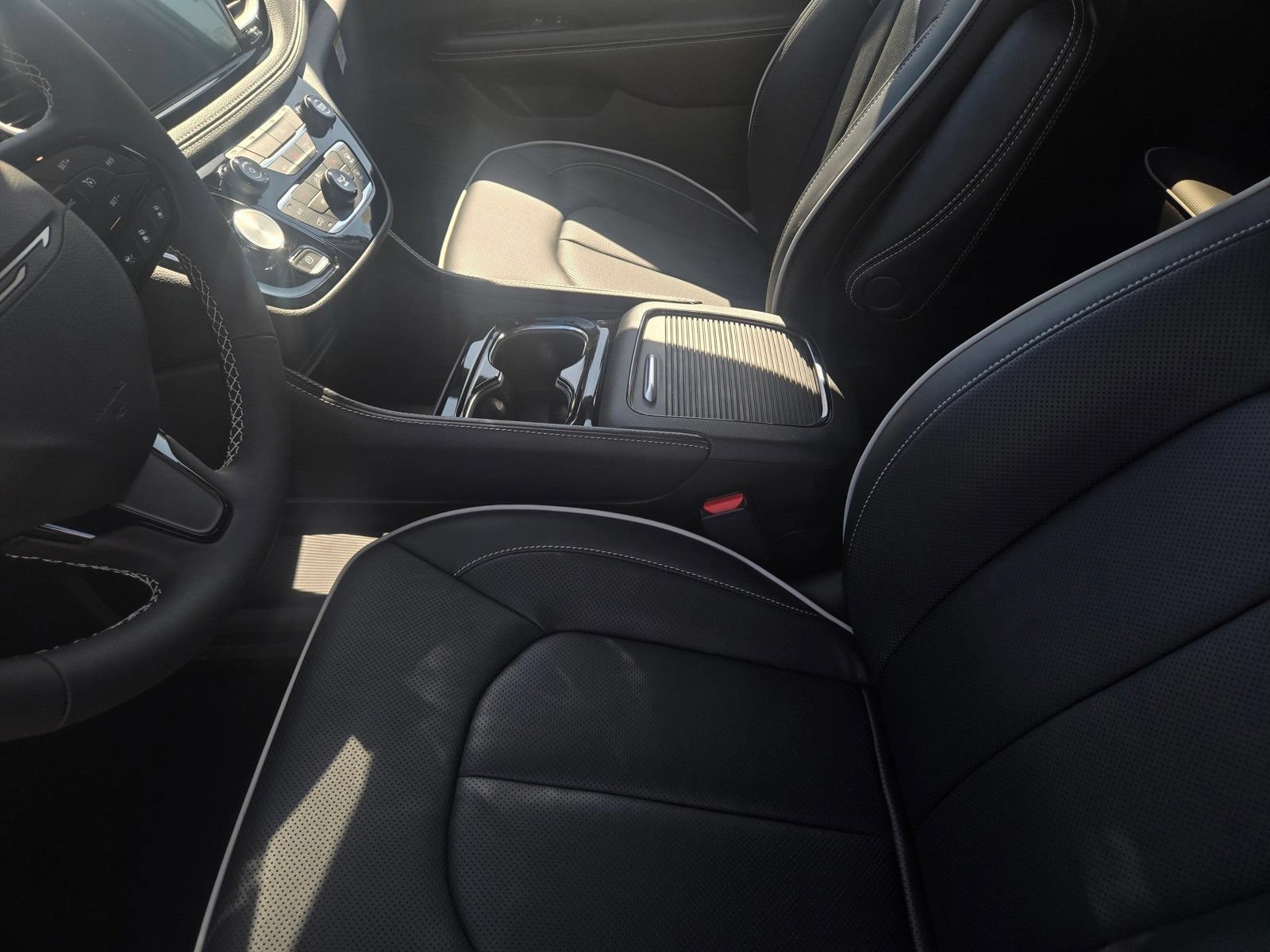 New 2027 Chrysler Pacifica Limited FWD image 11
