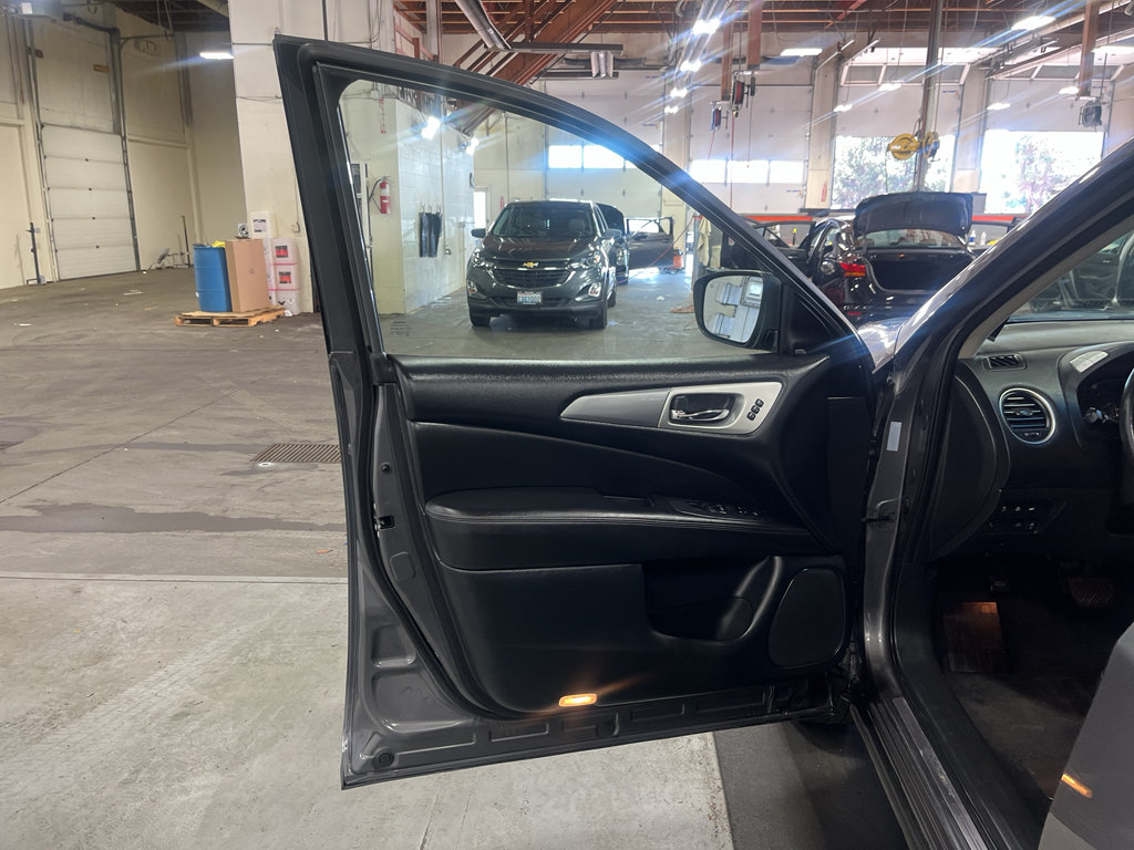 Used 2019 Nissan Pathfinder SL FWD image 20