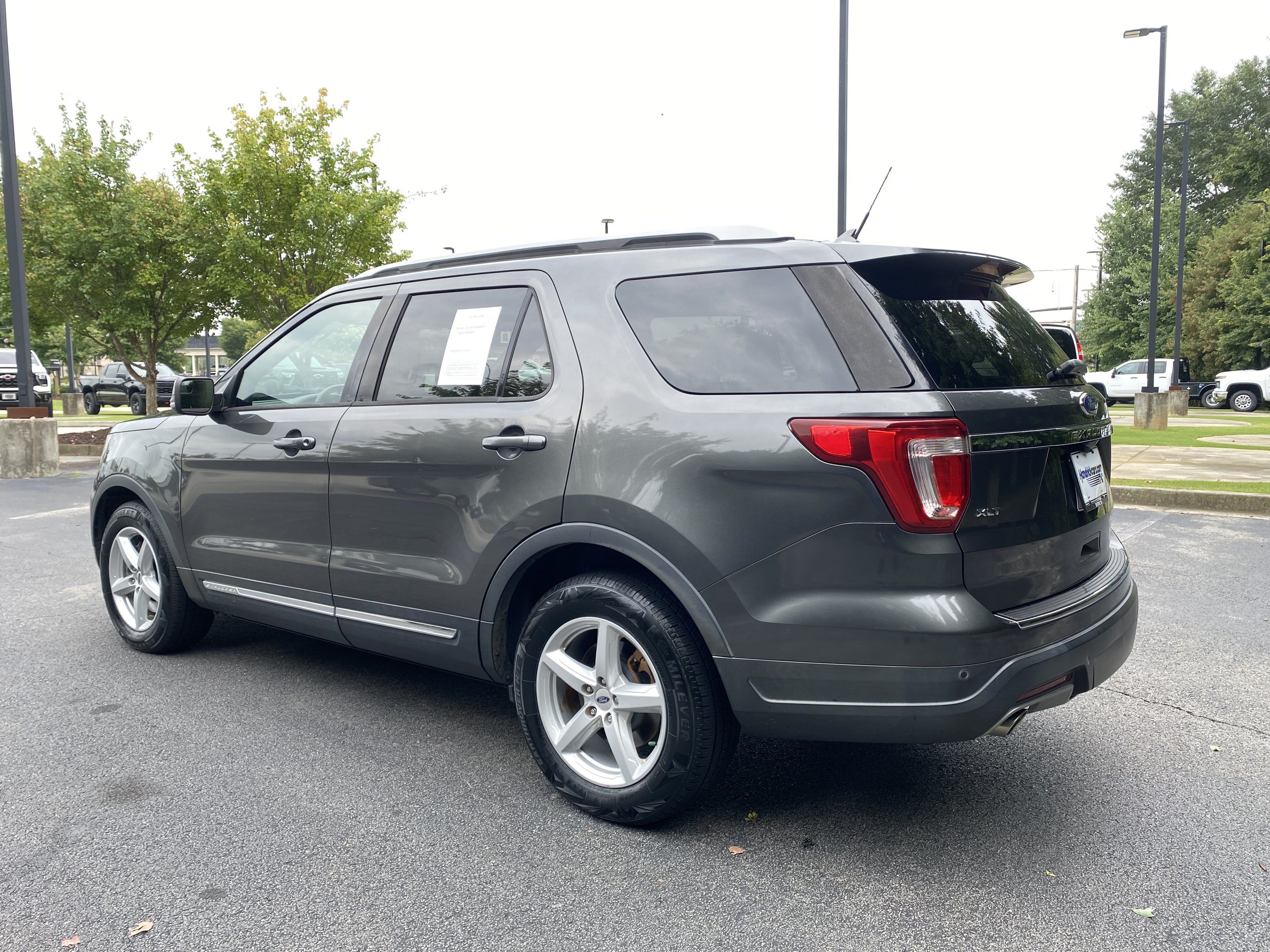 Used 2018 Ford Explorer XLT w/ Equipment Group 202A FWD image 7