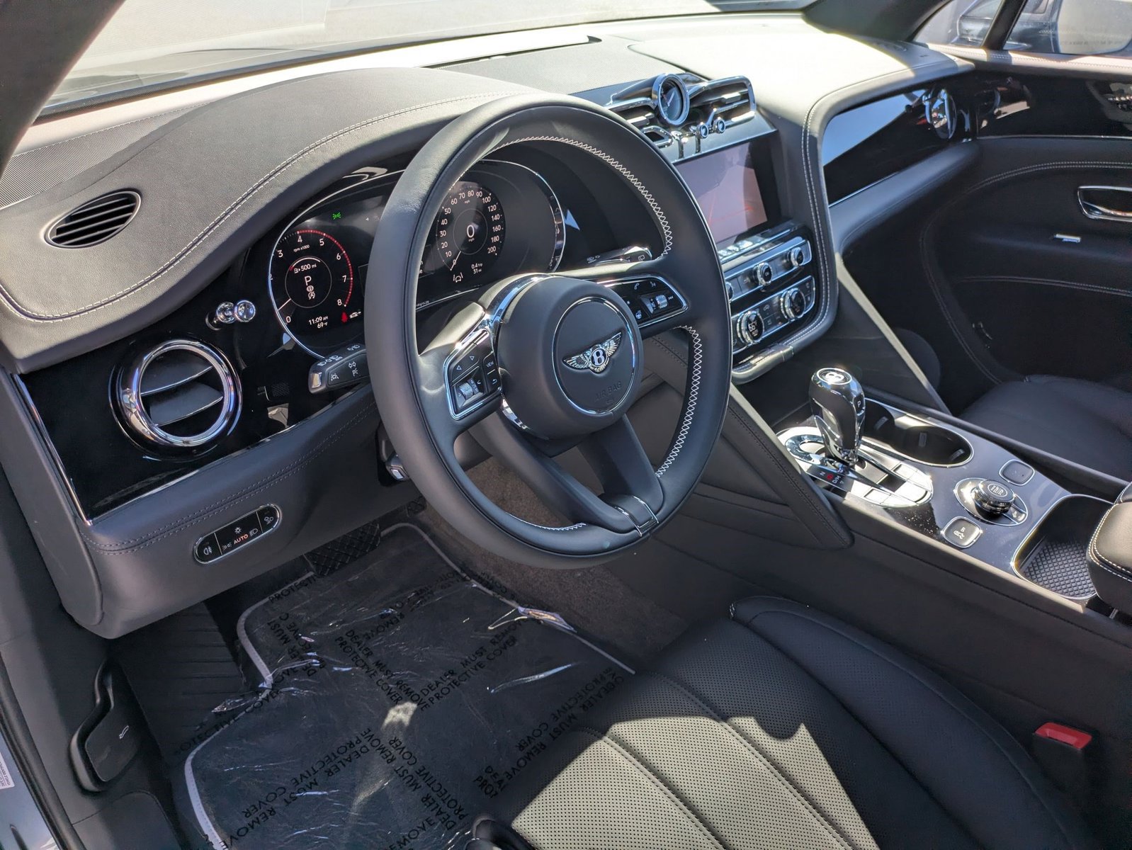 Certified 2025 Bentley Bentayga AWD/4WD image 8