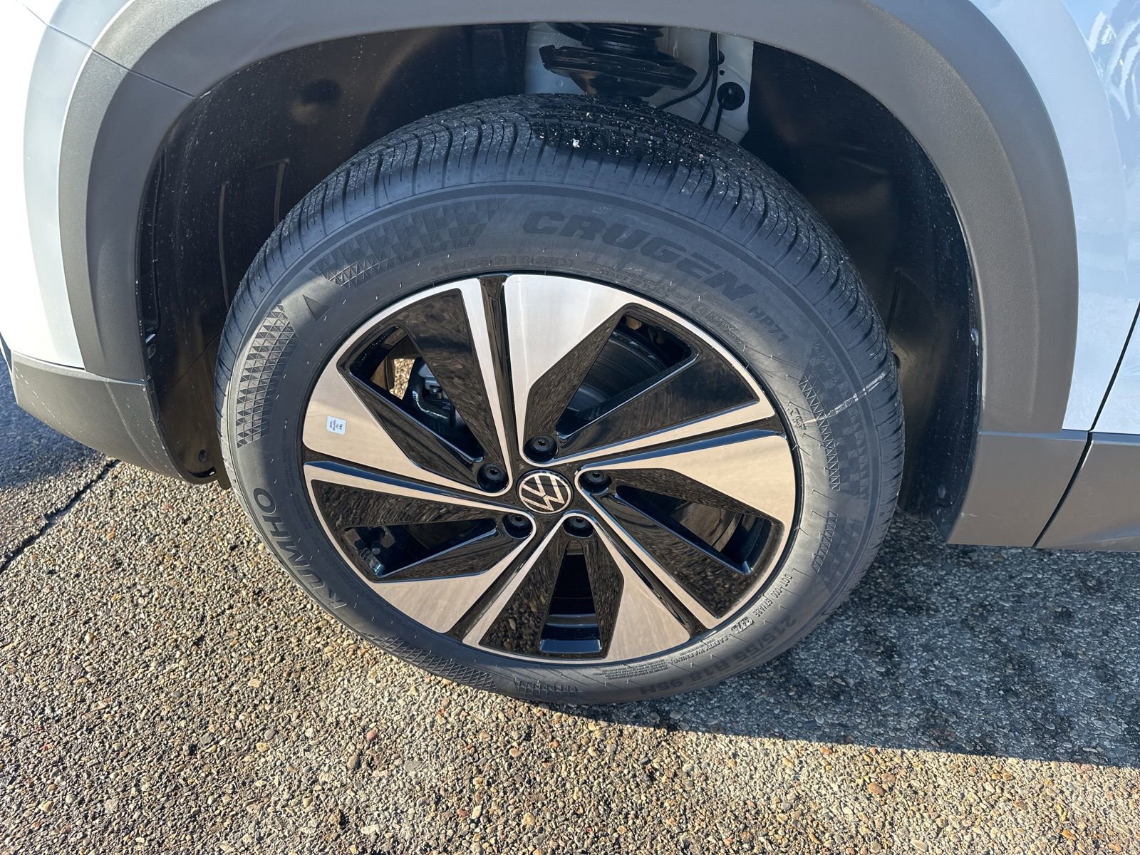 New 2026 Volkswagen Taos SE image 9