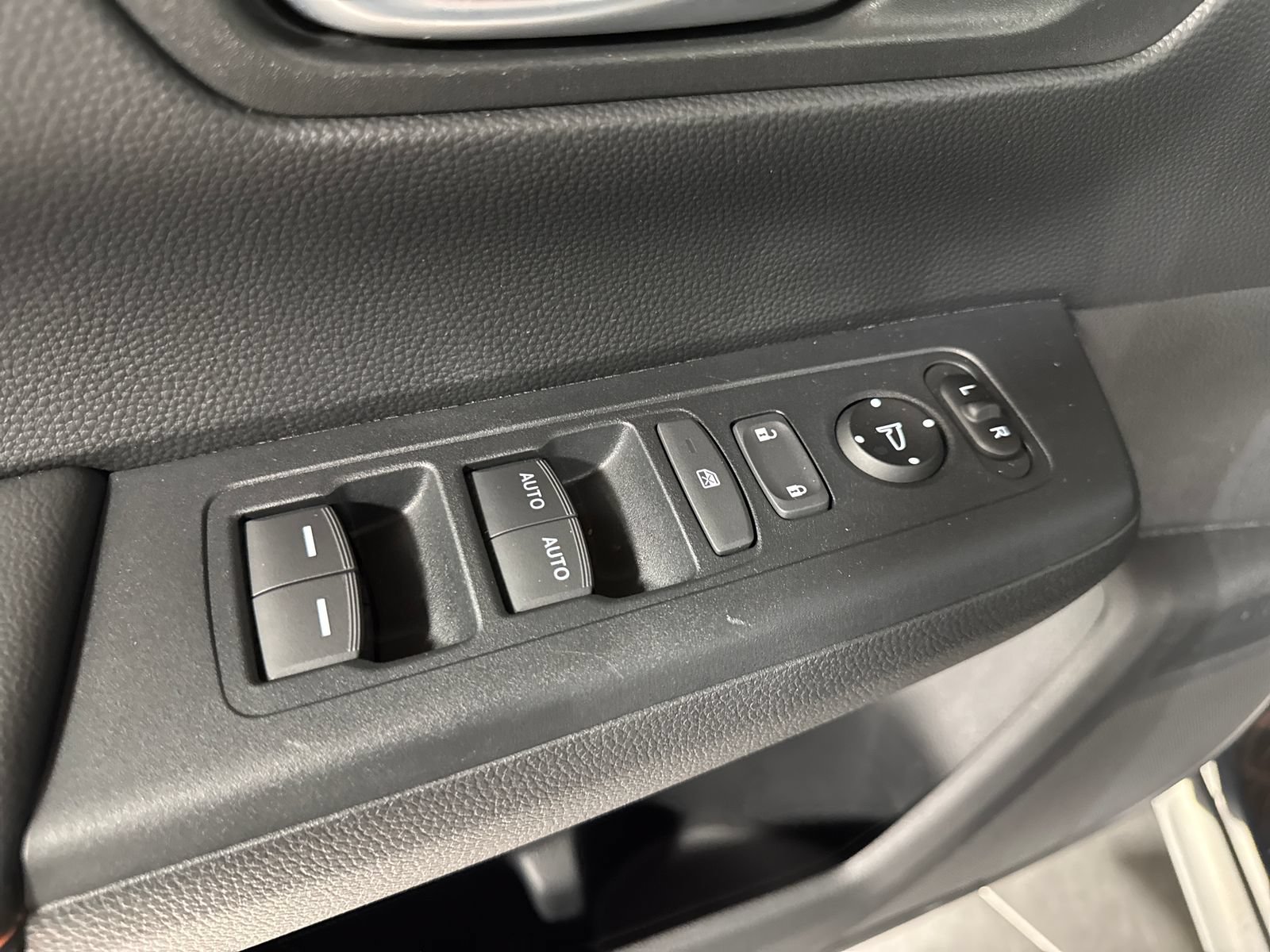 Used 2024 Honda CR-V Sport image 16