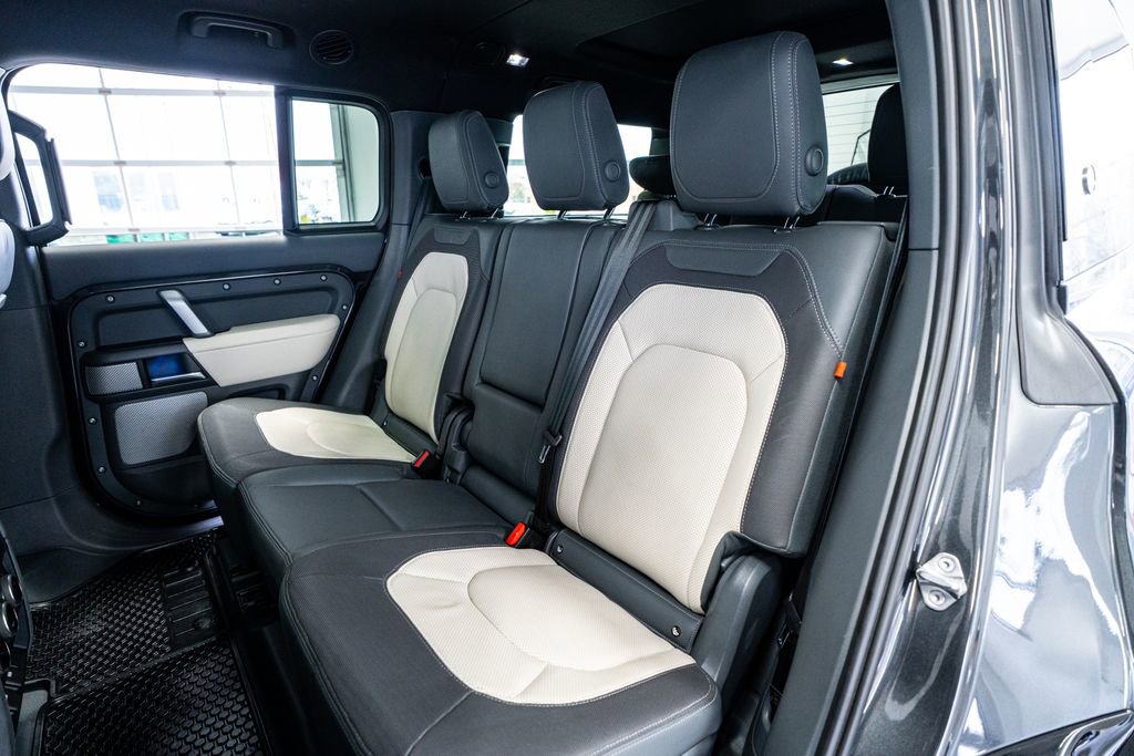 Used 2023 Land Rover Defender 130 X-Dynamic SE image 54