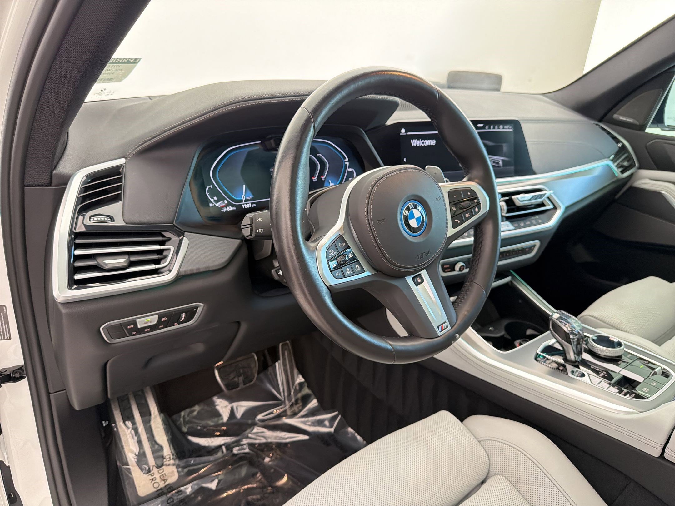 Certified 2023 BMW X5 xDrive45e w/ Executive Package image 4