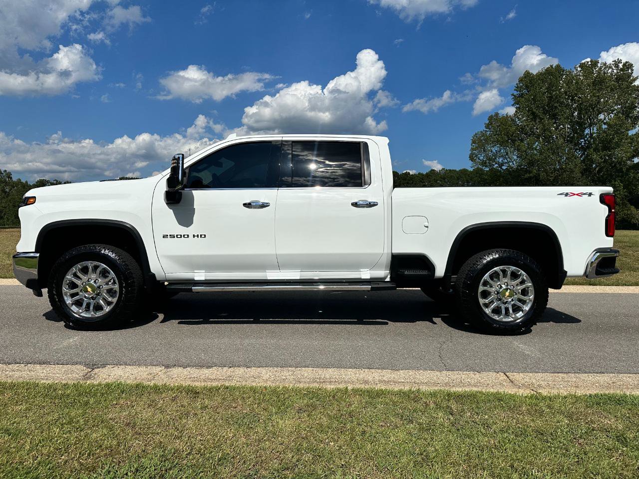 Used 2025 Chevrolet Silverado 2500 LTZ w/ LTZ Convenience Package AWD/4WD image 8