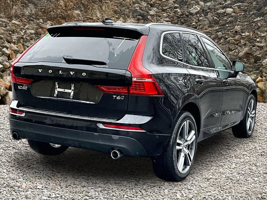 Used 2018 Volvo XC60 T6 Momentum w/ Convenience Package image 2
