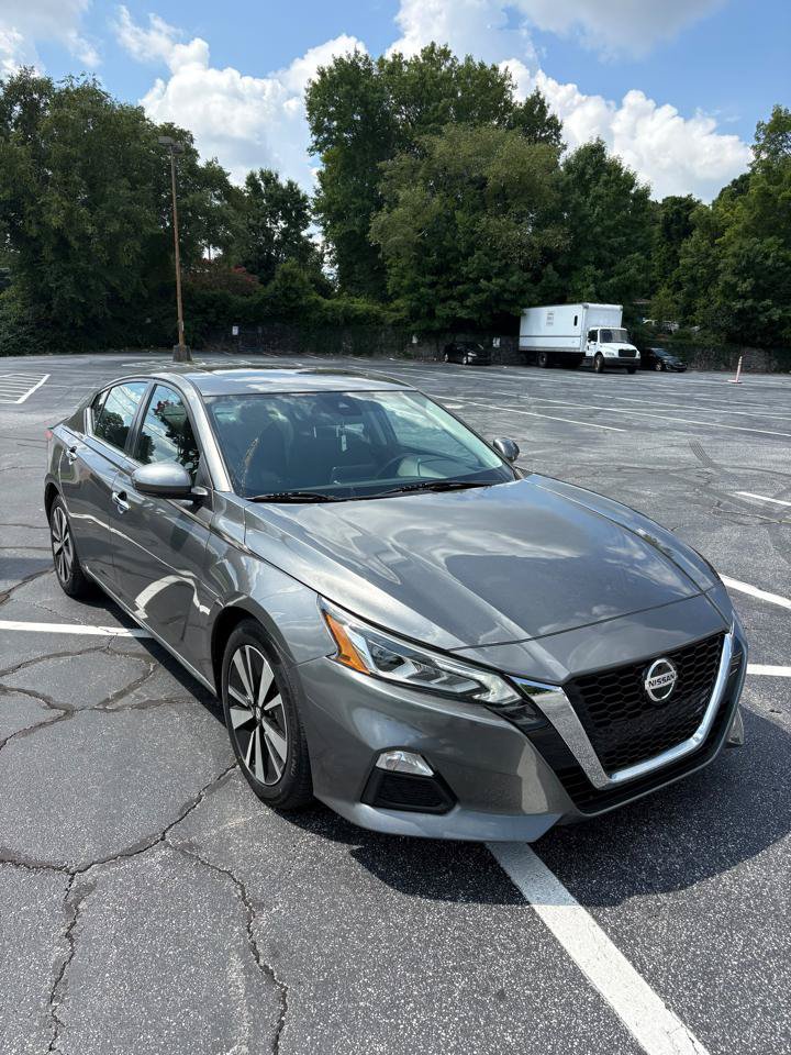 Used 2022 Nissan Altima 2.5 SV w/ SV Premium Package FWD image 3