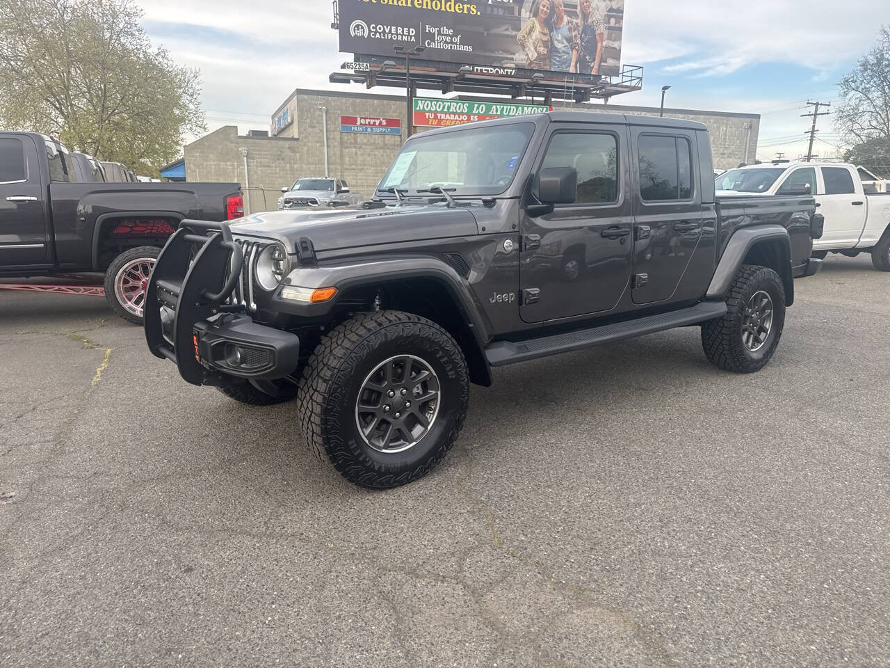 Used 2020 Jeep Gladiator Overland image 2
