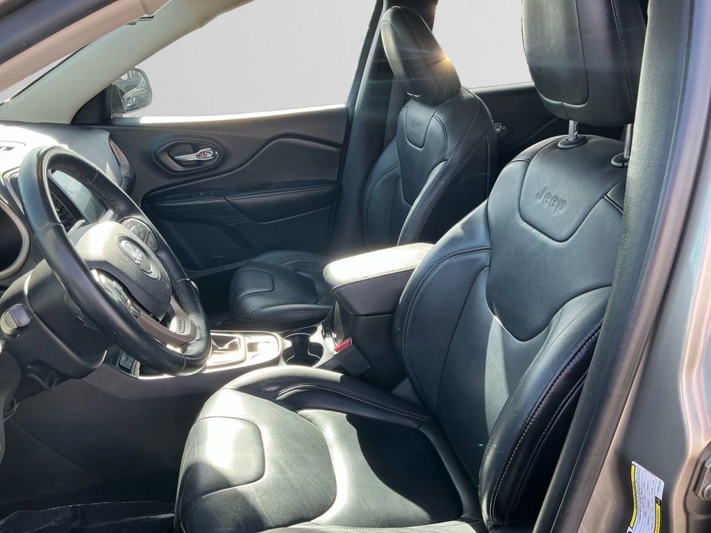 Used 2017 Jeep Cherokee Limited image 9