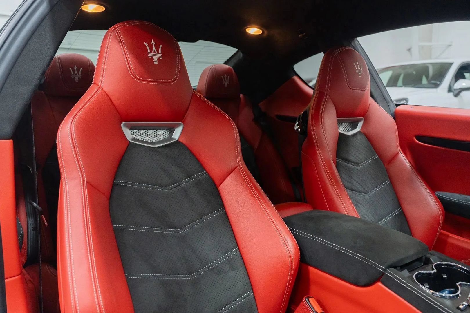 Used 2017 Maserati GranTurismo Sport RWD image 21