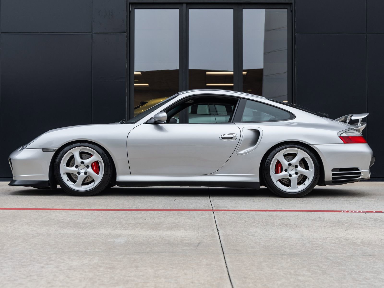 Used 2001 Porsche 911 Turbo AWD/4WD image 2