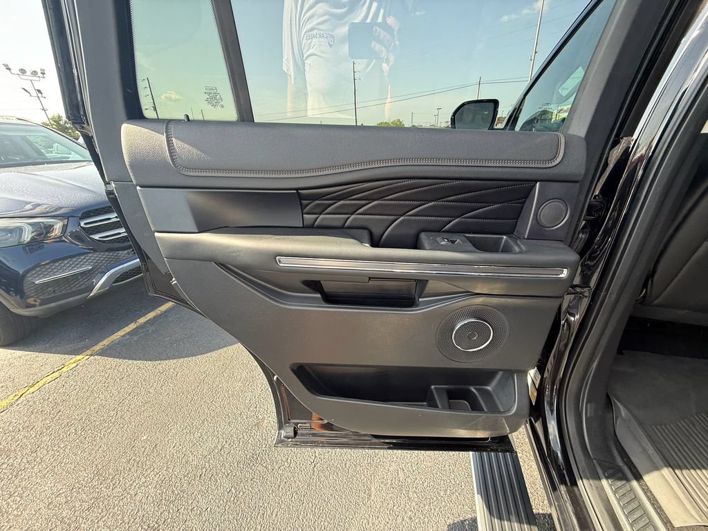 Used 2019 Ford Expedition Platinum AWD/4WD image 18