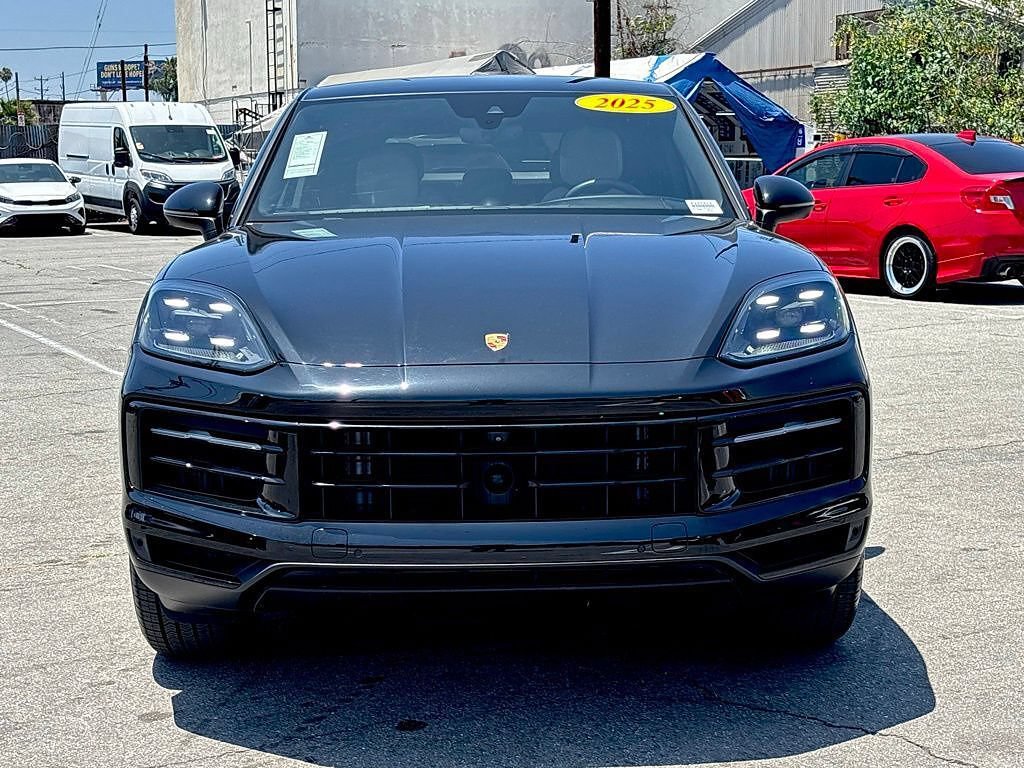 Used 2024 Porsche Cayenne Coupe AWD/4WD image 6