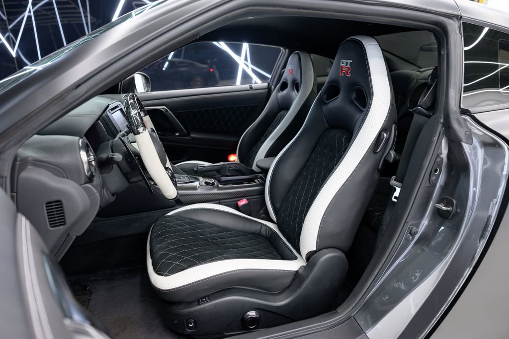 Used 2018 Nissan GT-R Premium image 35