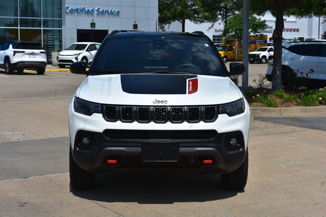 Used 2025 Jeep Compass Trailhawk AWD/4WD image 2