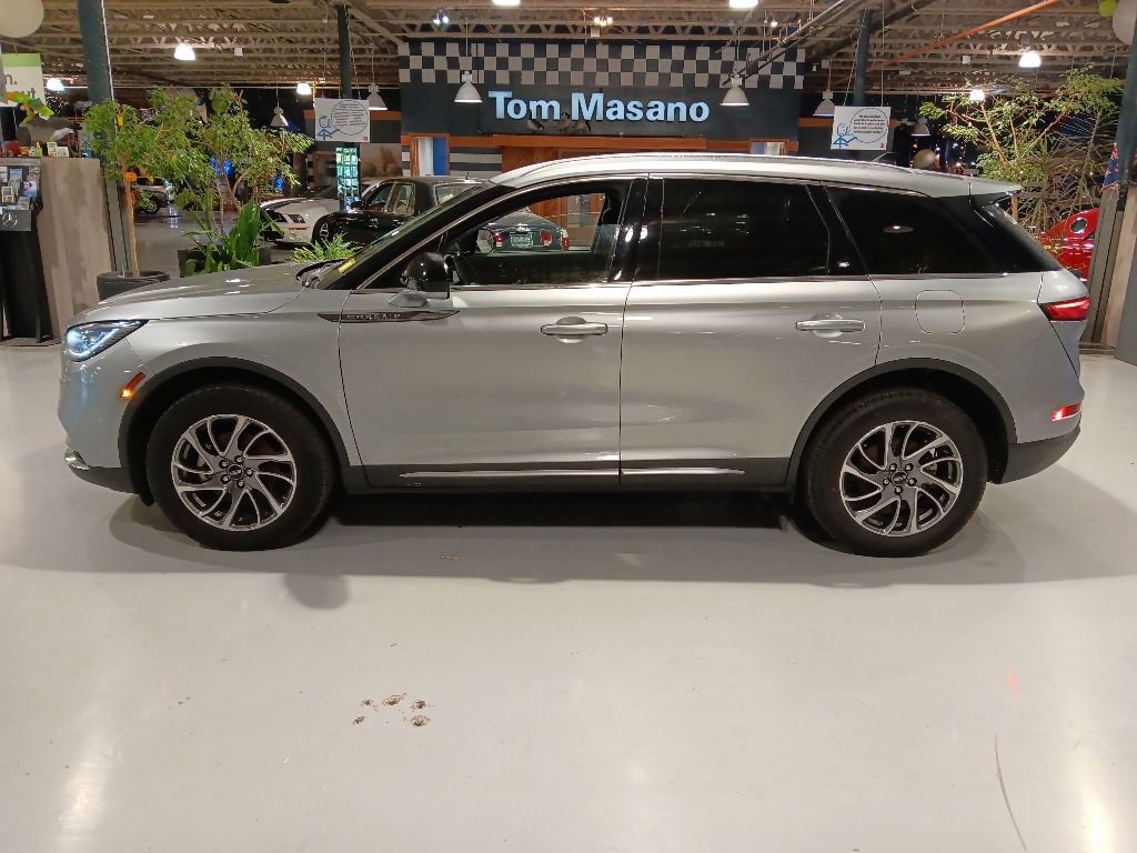 Used 2022 Lincoln Corsair AWD w/ Equipment Group 101A image 9