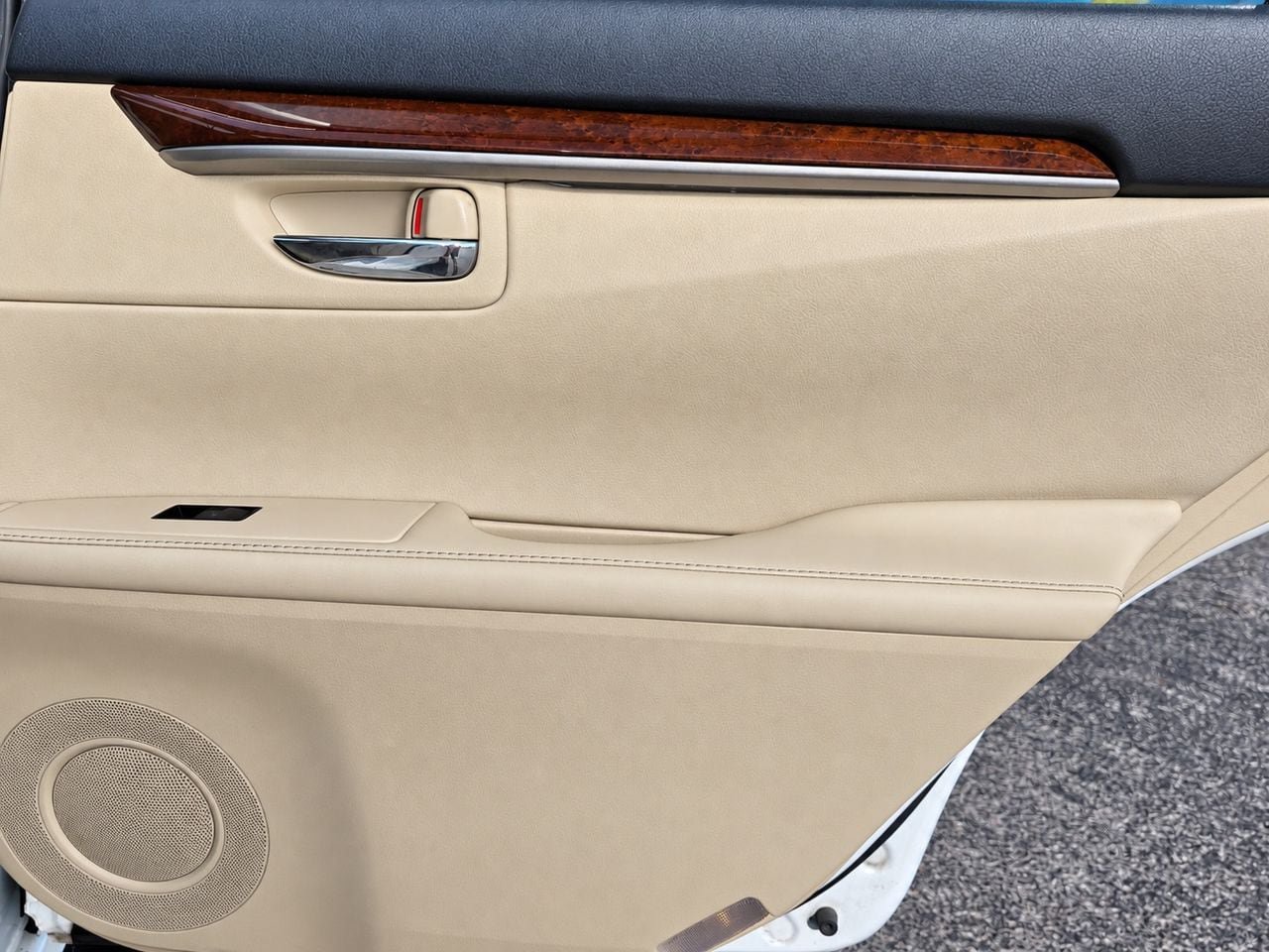 Used 2015 Lexus ES 350 w/ Luxury Package FWD image 27