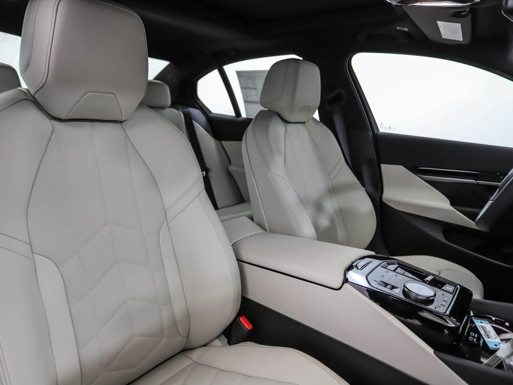 New 2026 BMW 530i xDrive w/ Premium Package image 30