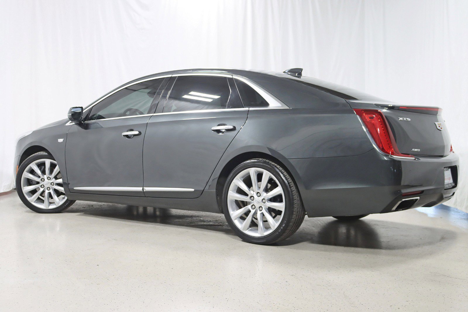 Used 2018 Cadillac XTS Vsport Platinum image 9