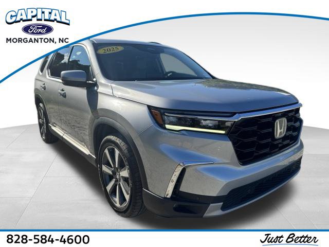 Used 2025 Honda Pilot Touring image 1