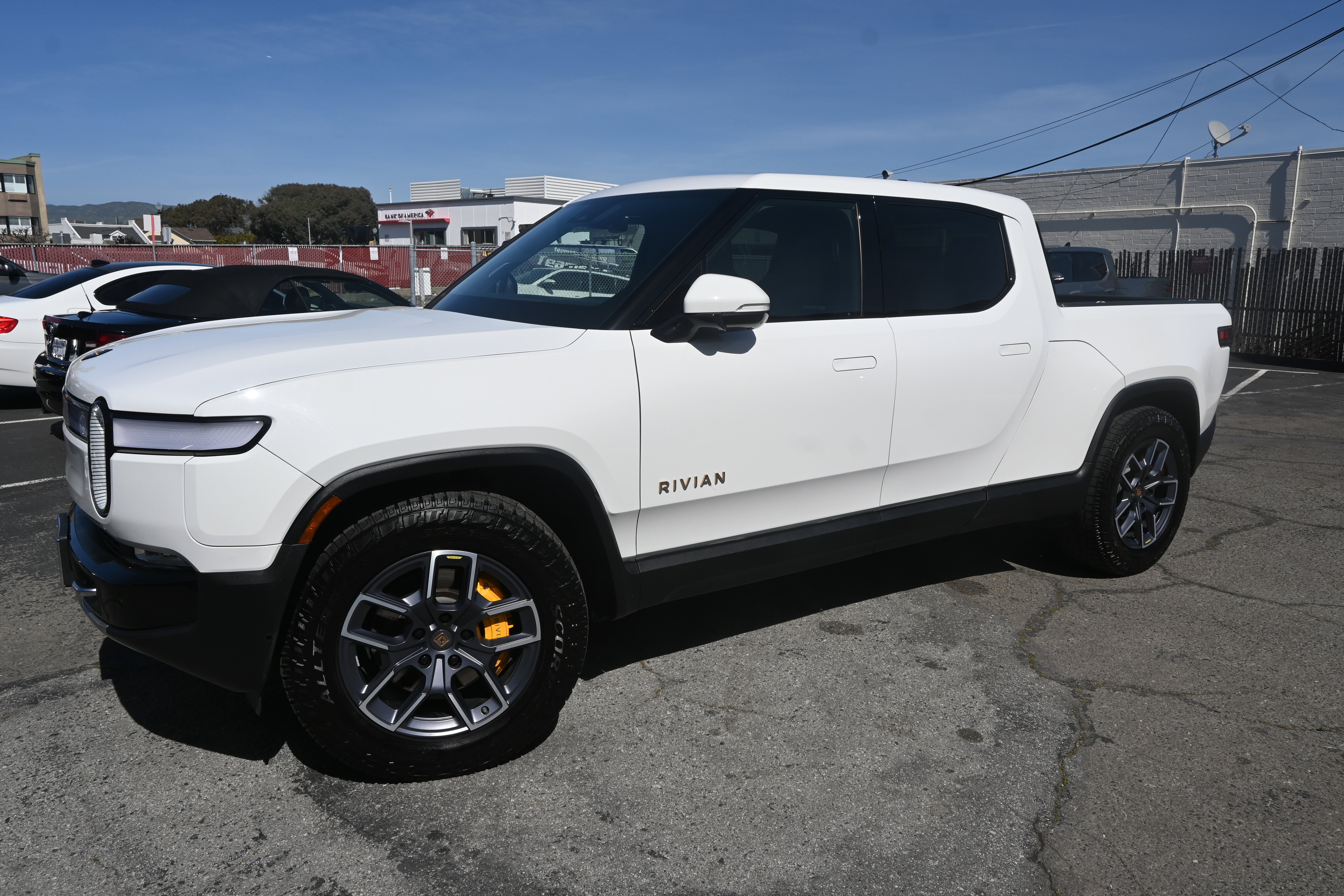 Used 2023 Rivian R1T Adventure image 7