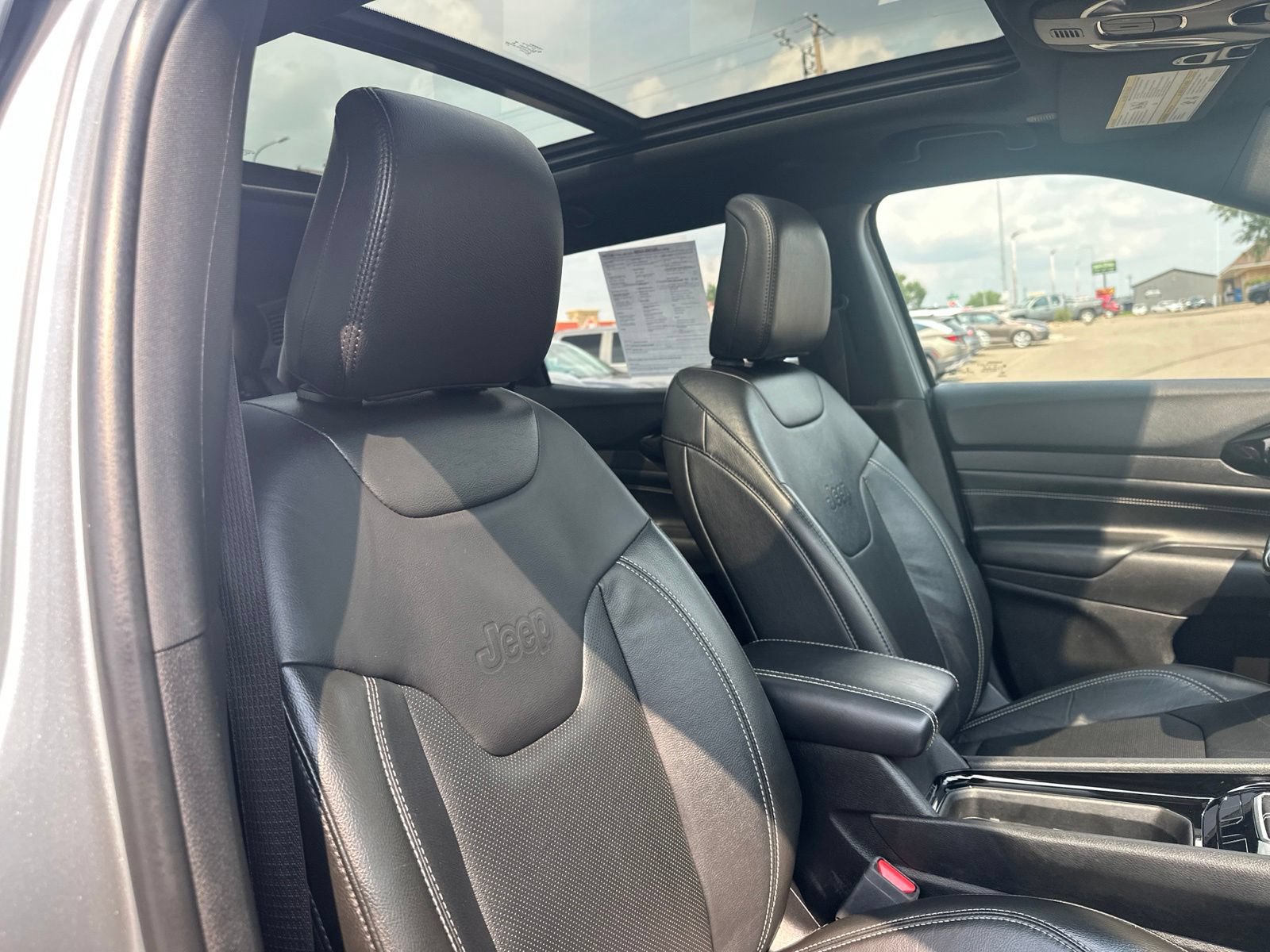 Used 2022 Jeep Compass High Altitude AWD/4WD image 32