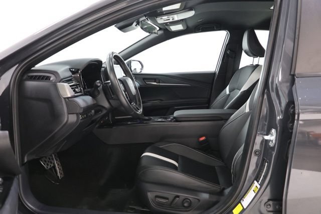 Used 2025 Toyota Camry SE FWD image 18