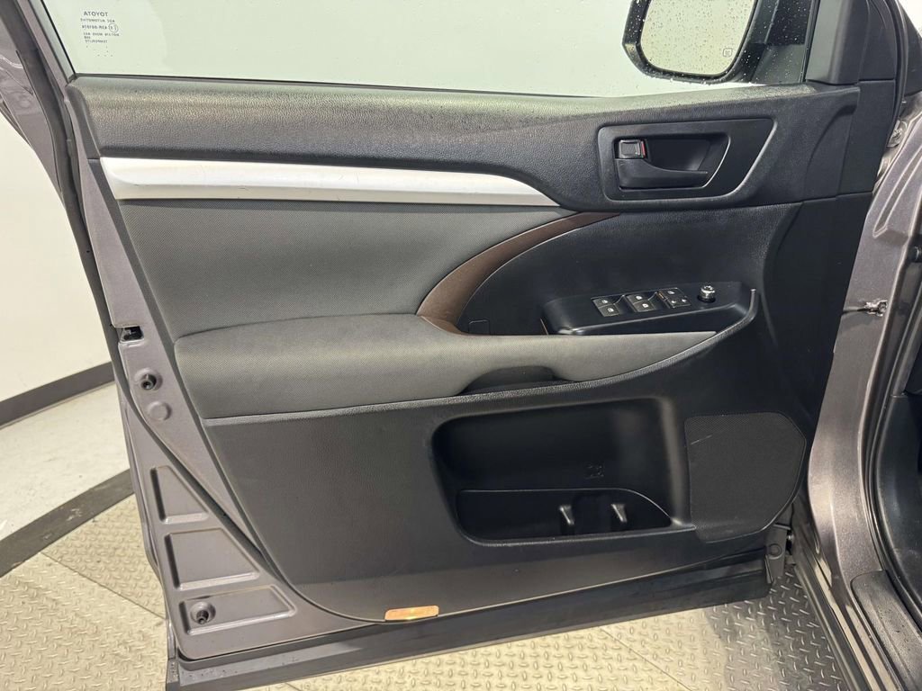 Used 2019 Toyota Highlander LE image 14