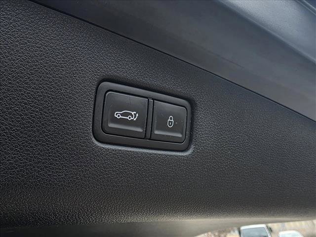 Used 2022 Genesis GV70 2.5T w/ Advanced Package image 27