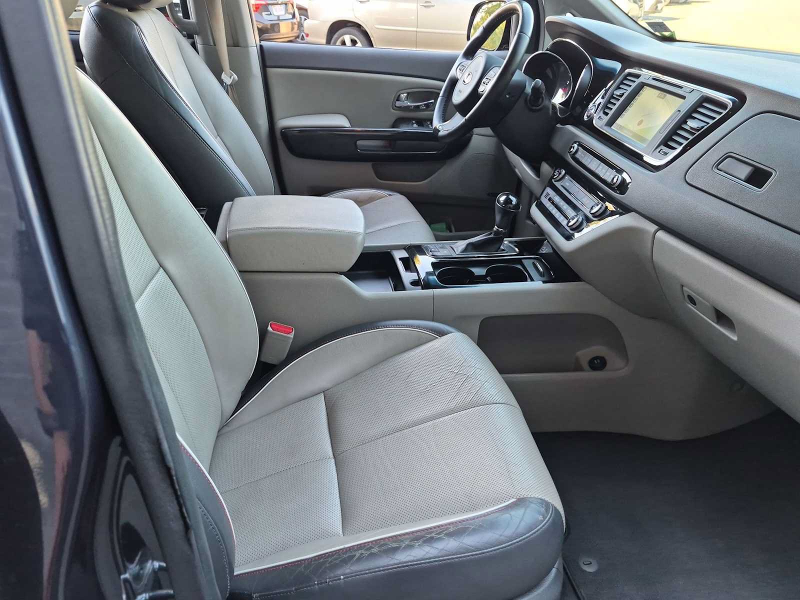 Used 2016 Kia Sedona SX FWD image 21