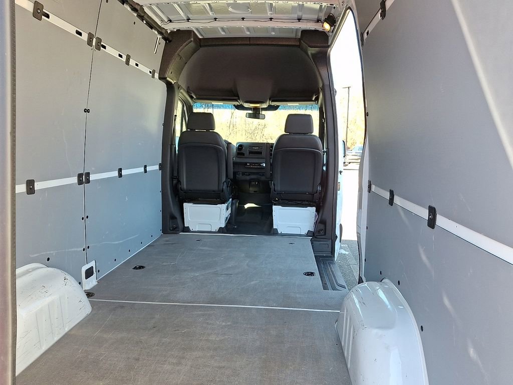 Used 2021 Mercedes-Benz Sprinter 144 Cargo image 14