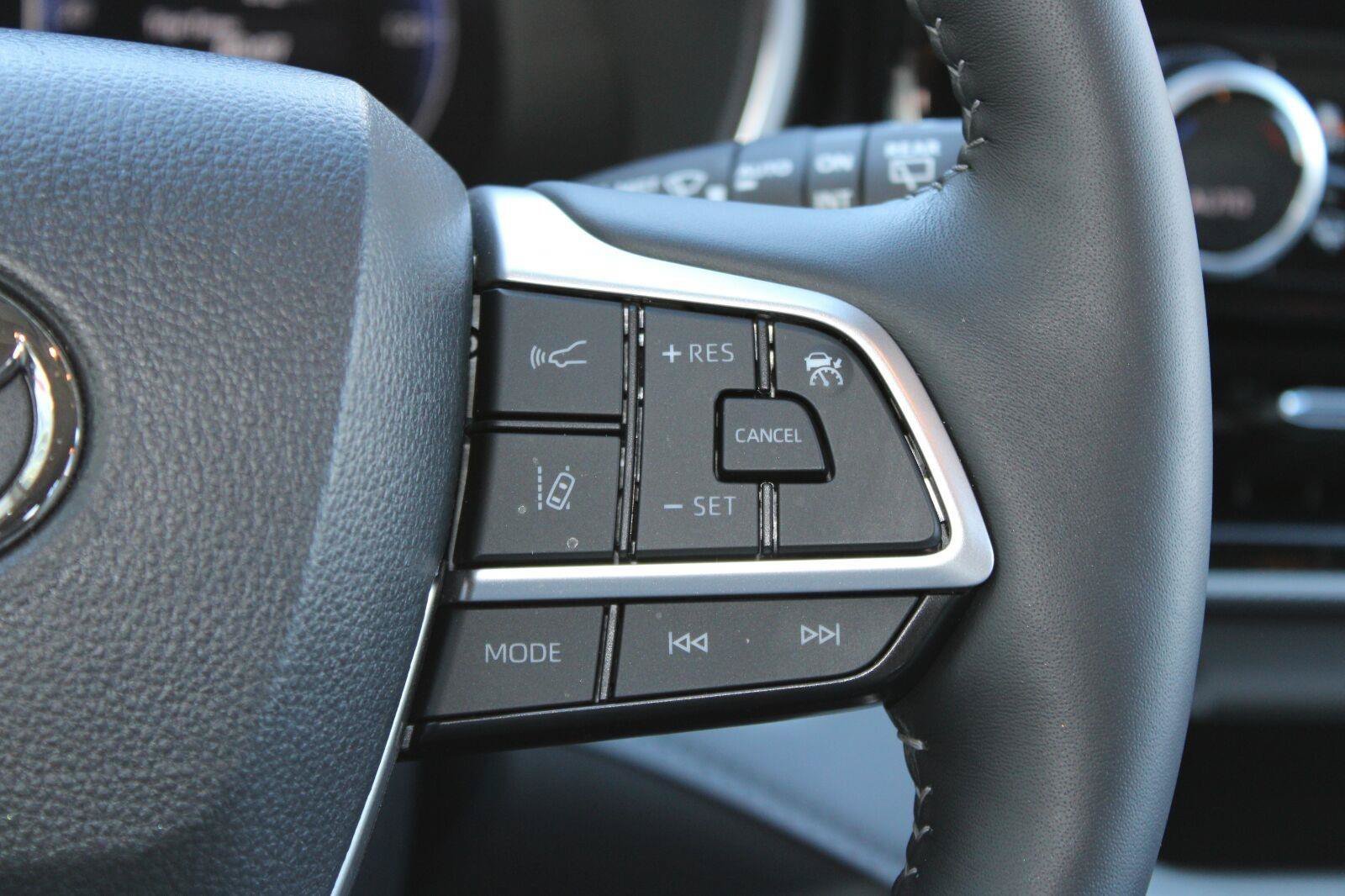 Used 2026 Toyota Highlander Platinum AWD/4WD image 32