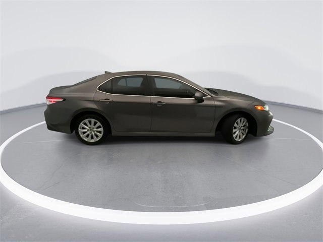Used 2020 Toyota Camry LE image 5