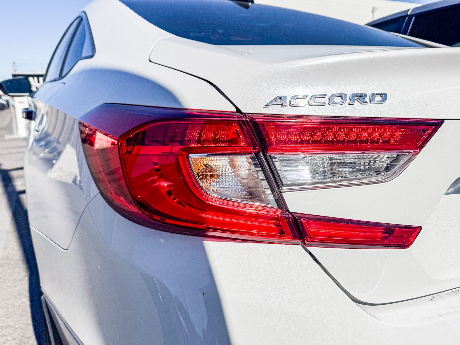 Used 2018 Honda Accord EX image 17
