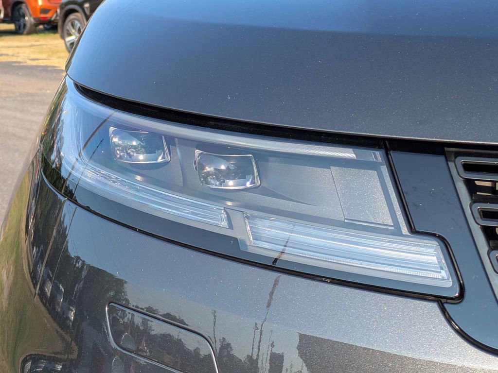 Used 2024 Land Rover Range Rover Sport SE AWD/4WD image 10